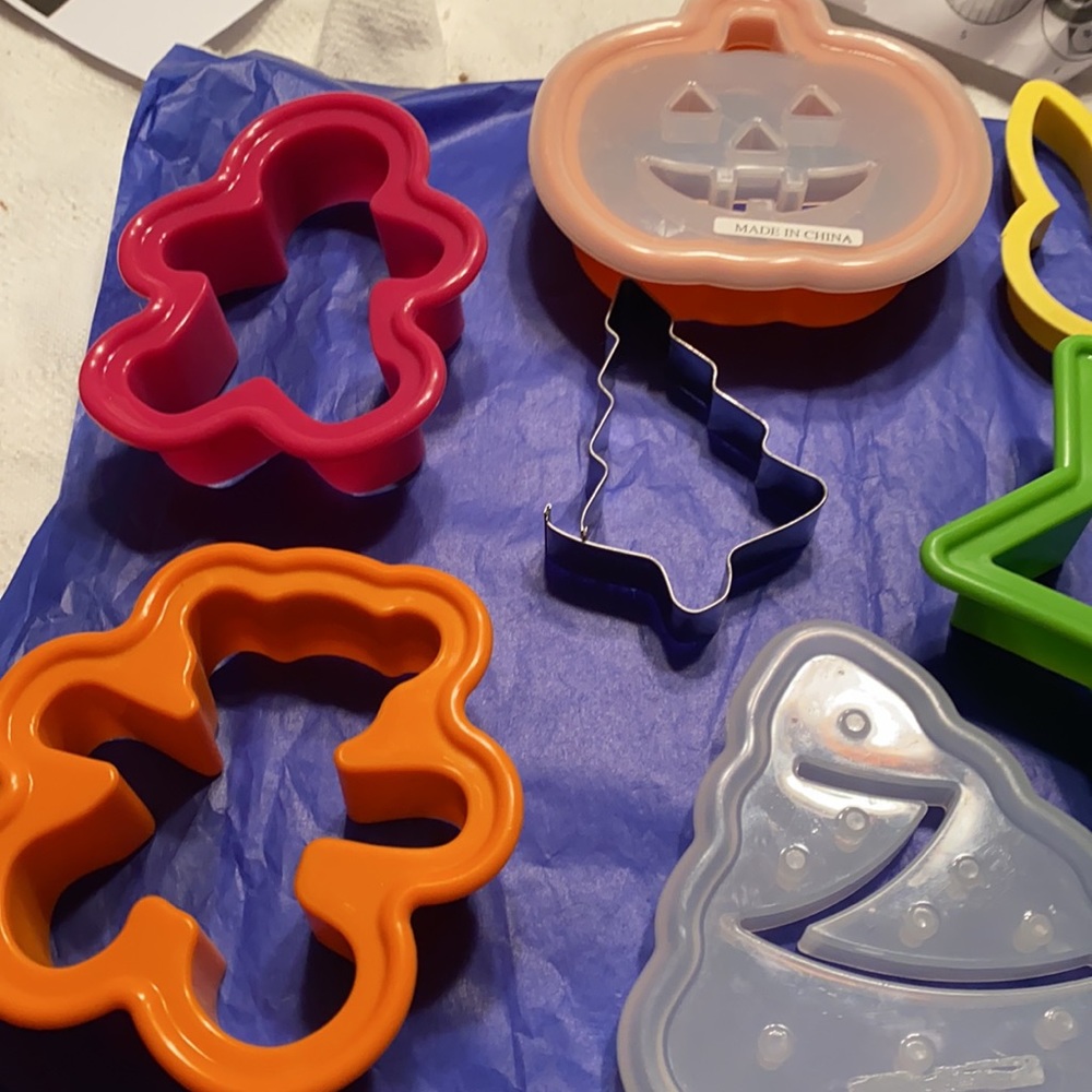 Cookie Cutters NEW Total of 12 - Picture 9 of 9